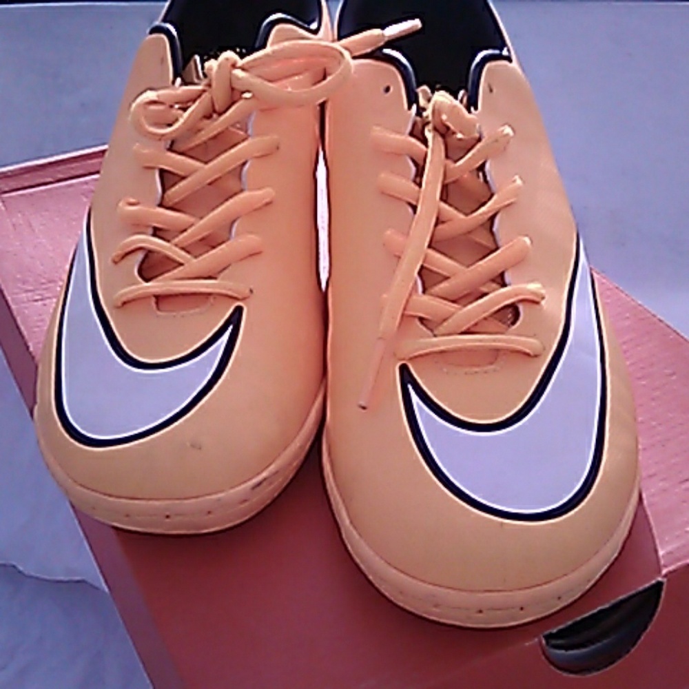 Bicycle shoes